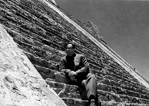 Carlos Chávez en Teotihuacan